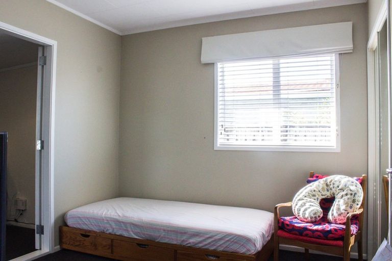 Photo of property in 15 Taikata Road, Te Atatu Peninsula, Auckland, 0610