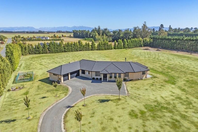 Photo of property in 35 Crozier Drive, Kirwee, Darfield, 7571