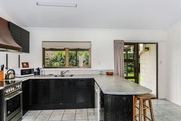 Photo of property in 120 Racecourse Road, Waiuku, 2123