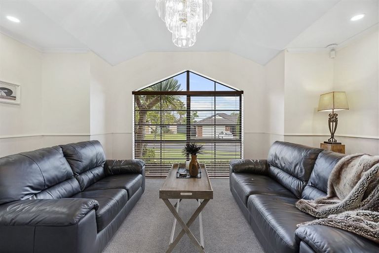 Photo of property in 12 Moycullien Lane, East Tamaki Heights, Auckland, 2016