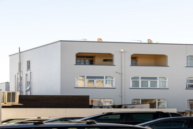 Photo of property in Devonport Apartments, 50/127 Saint Aubyn Street, New Plymouth, 4310