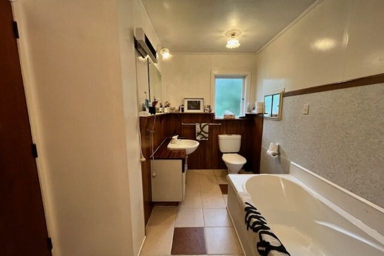 Photo of property in 184 Old Titirangi Road, Titirangi, Auckland, 0604