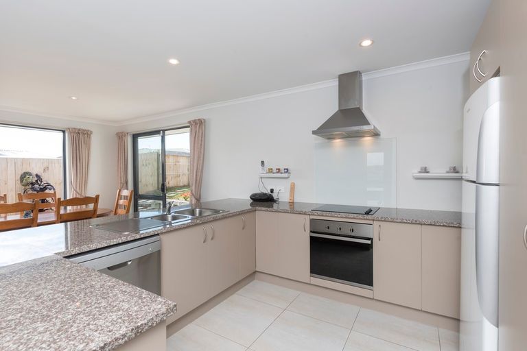 Photo of property in 13 Mcgowan Rise, Tuakau, 2121