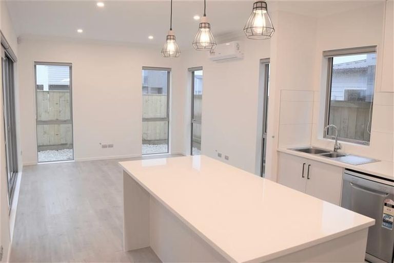 Photo of property in 32 Silvereye Road, Hobsonville, Auckland, 0616