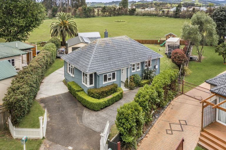 Photo of property in 37 Village Way, Ardmore, Papakura, 2582