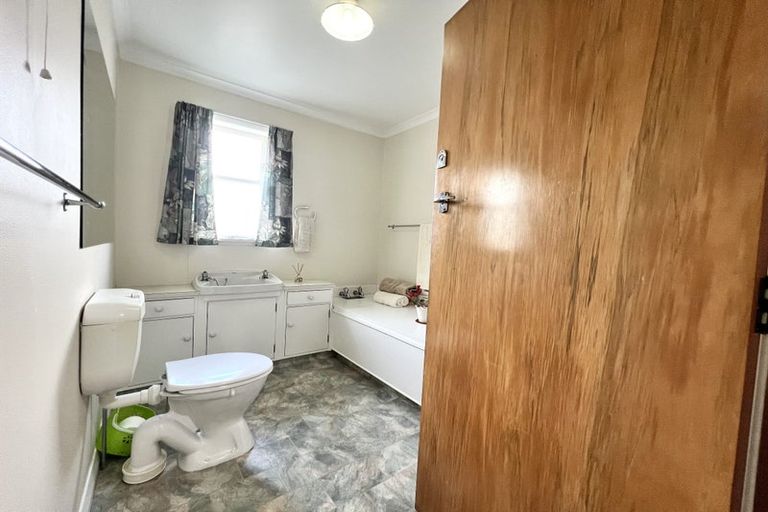 Photo of property in 24 Anglesey Place, Awapuni, Palmerston North, 4412