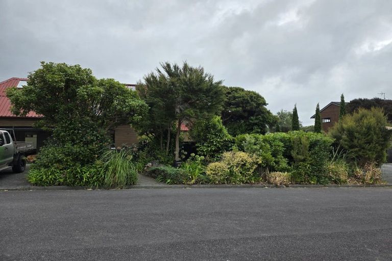 Photo of property in 16 James Cook Drive, Whitby, Porirua, 5024