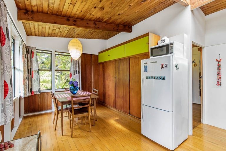 Photo of property in 25 Kopiko Road, Titirangi, Auckland, 0604