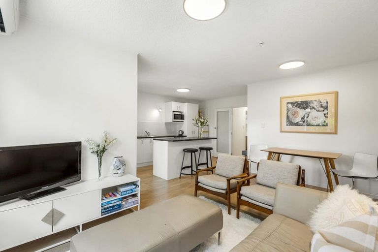 Photo of property in 4/83 Lake Road, Devonport, Auckland, 0622