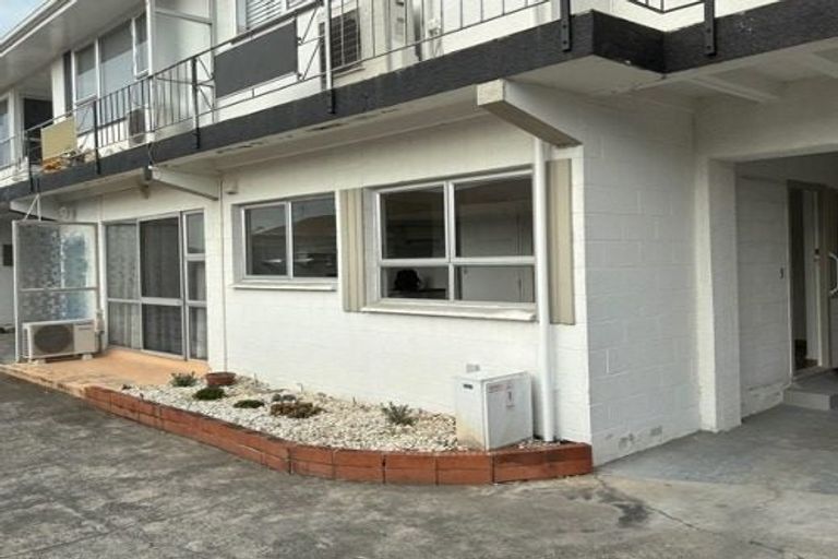 Photo of property in 3/8 Lee Road, Taradale, Napier, 4112