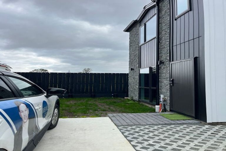 Photo of property in 8e Woburn Street, Mangere East, Auckland, 2024