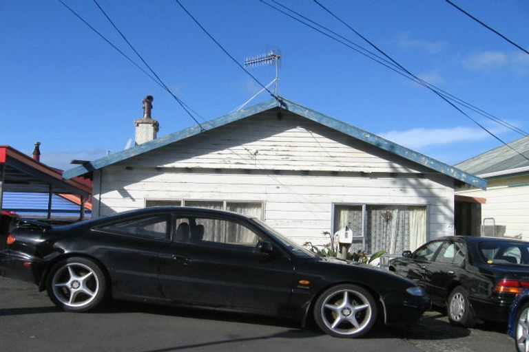 Photo of property in 71 Queens Drive, Lyall Bay, Wellington, 6022
