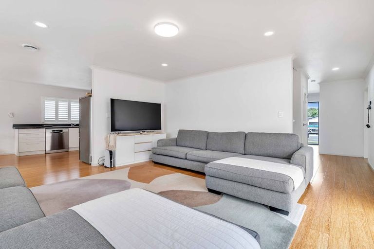 Photo of property in 8 Hansen Place, Takanini, 2112