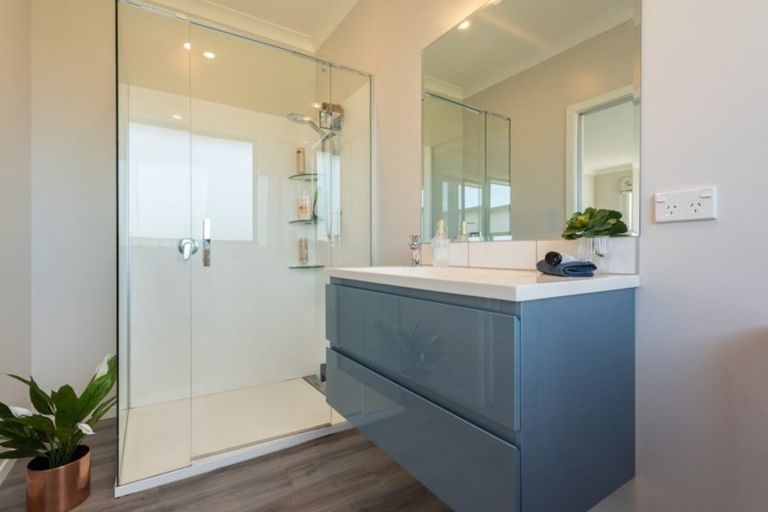 Photo of property in 16 Takahe Drive, Paraparaumu Beach, Paraparaumu, 5032