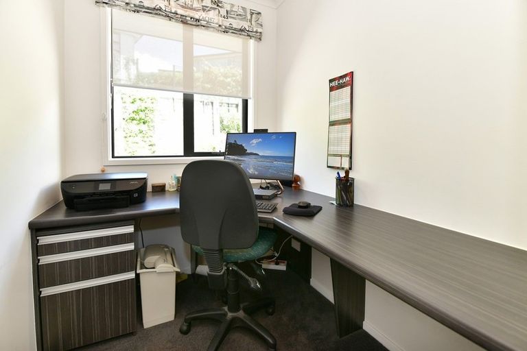 Photo of property in 32 Grovenor Drive, Orewa, 0931