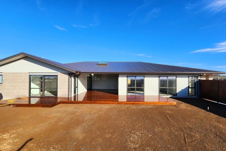 Photo of property in 5 Thorn Place, Levin, 5510