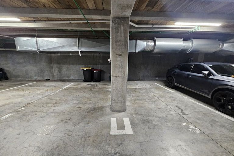 Photo of property in 11 The Mall, Mount Maunganui, 3116