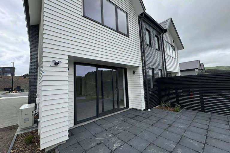 Photo of property in 44 Turtleback Avenue, Whitby, 5024
