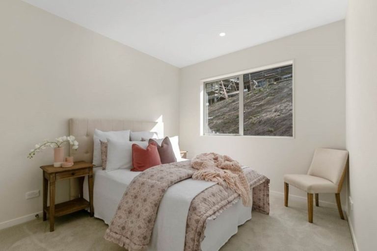 Photo of property in 98 Godfrey Drive, Orewa, 0931