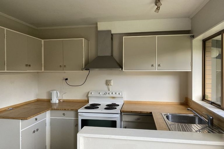 Photo of property in 95 Churton Drive, Churton Park, Wellington, 6037