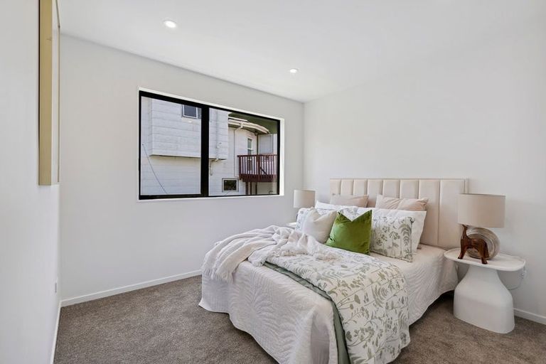 Photo of property in 8d Datura Place, Sunnynook, Auckland, 0620