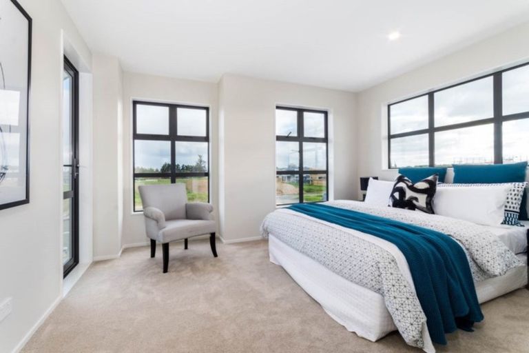 Photo of property in 15 Irving Place, Hobsonville, Auckland, 0616