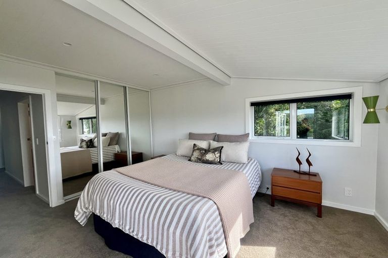 Photo of property in 15 Piha Road, Piha, New Lynn, 0772