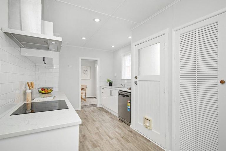 Photo of property in 49 Taylor Terrace, Tawa, Wellington, 5028