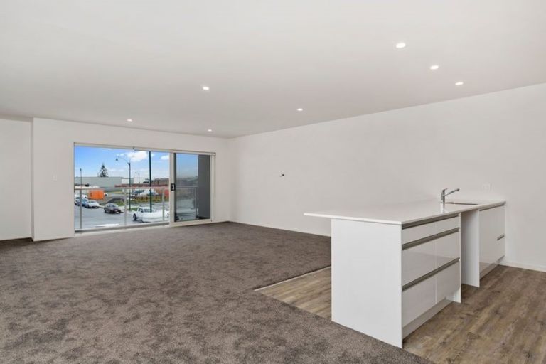 Photo of property in 80c Market Place, Papamoa Beach, Papamoa, 3118