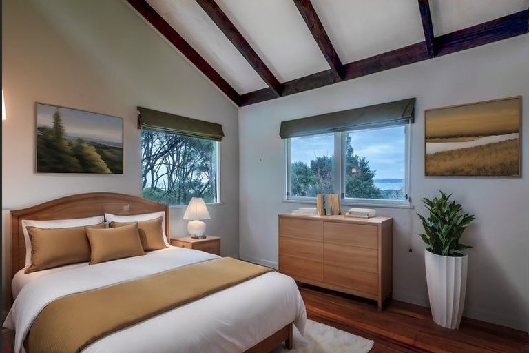 Photo of property in 10 Rangiwai Road, Titirangi, Auckland, 0604