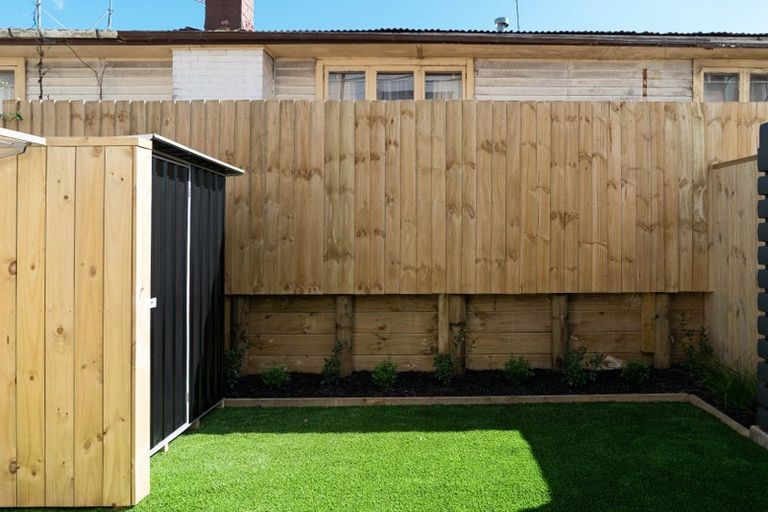 Photo of property in 3/80 Awaroa Road, Sunnyvale, Auckland, 0612