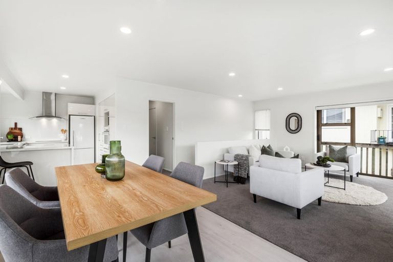 Photo of property in 1/27 Knightsbridge Drive, Forrest Hill, Auckland, 0620