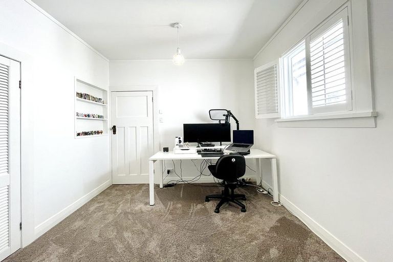 Photo of property in 166 Tasman Street, Mount Cook, Wellington, 6021