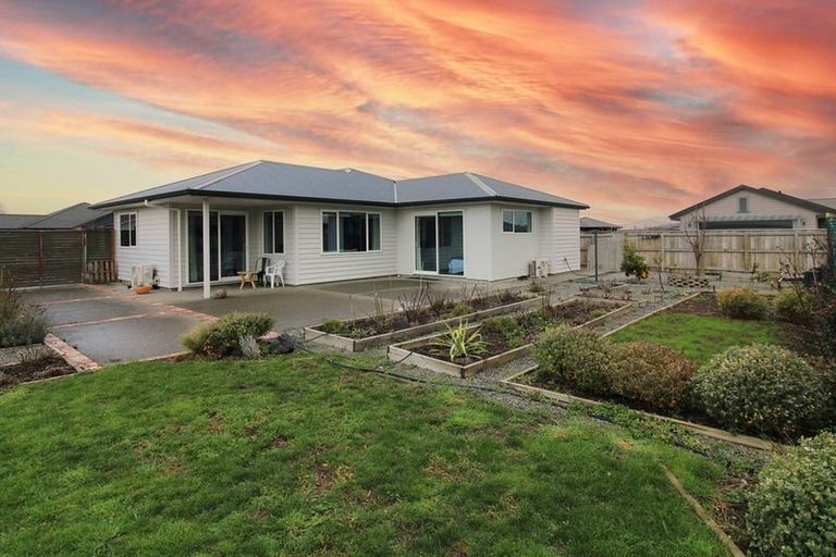 Photo of property in 2 Routhan Way, Carterton, 5713