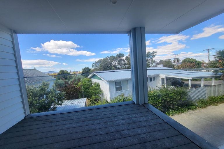 Photo of property in 29 Raleigh Road, Northcote, Auckland, 0627