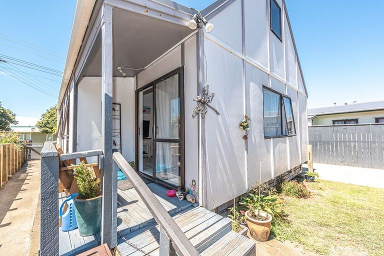 Photo of property in 23 Manuka Street, Castlecliff, Whanganui, 4501