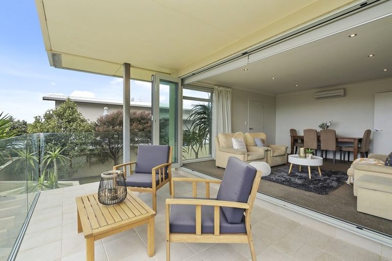 Photo of property in 2 Metzenthin Close, Raumati South, Paraparaumu, 5032