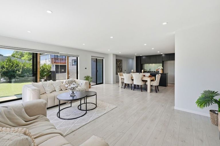 Photo of property in 111d Woodglen Road, Glen Eden, Auckland, 0602