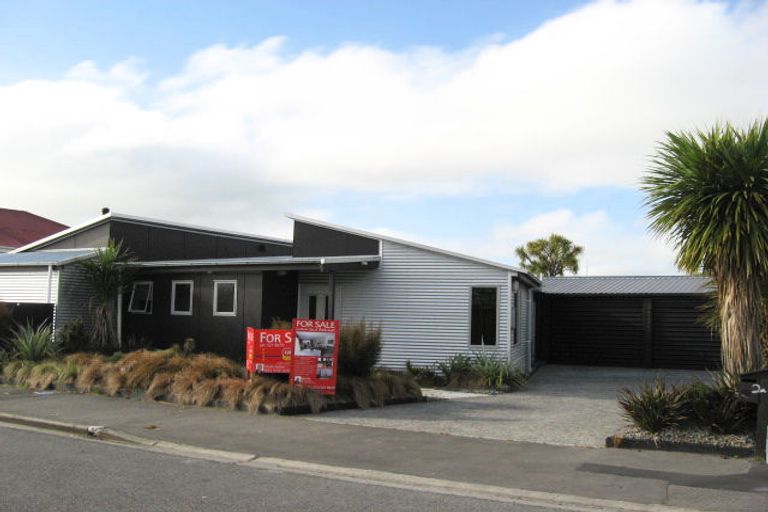 Photo of property in 2 Hugh Street, Kaiapoi, 7630