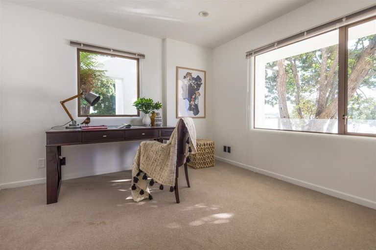 Photo of property in 6 Shepherds Road, Papakura, 2110
