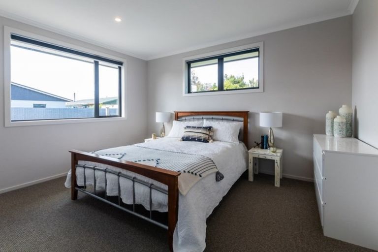 Photo of property in 14 Douglas Street, Winton, 9720