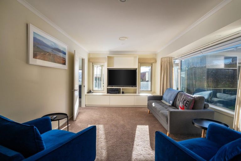 Photo of property in 5 Pukenamu Road, Rainbow Point, Taupo, 3330