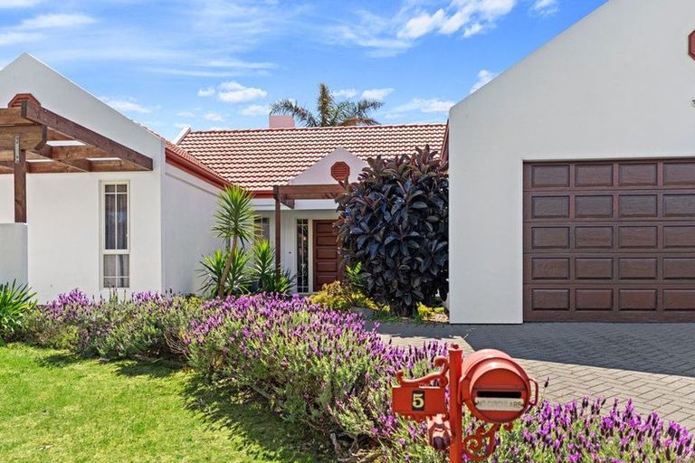 Photo of property in 5 Nautilus Drive, Papamoa Beach, Papamoa, 3118