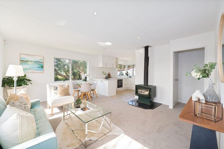 Photo of property in 9 Imperial Place, Henderson, Auckland, 0612