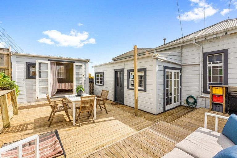 Photo of property in 32 Hipango Terrace, Durie Hill, Whanganui, 4500