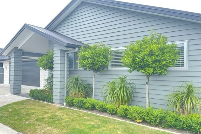 Photo of property in 14 Hiria Crescent, Papamoa Beach, Papamoa, 3118