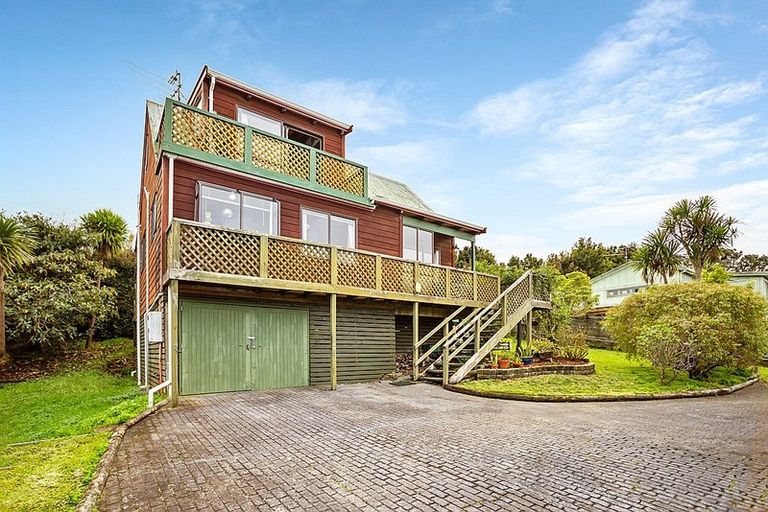 Photo of property in 2/10b Eastglen Road, Glen Eden, Auckland, 0602