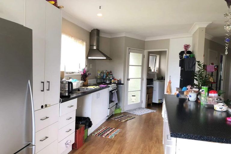 Photo of property in 4 Darcy Place, Massey, Auckland, 0614