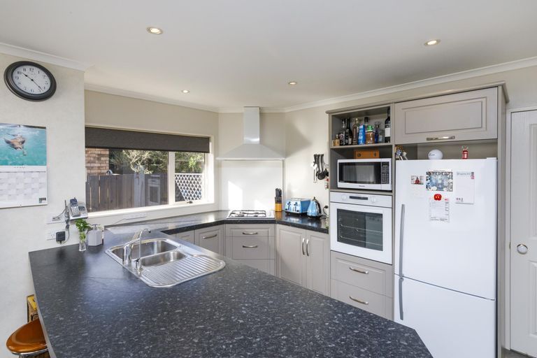 Photo of property in 44 Peter Hall Drive, Kelvin Grove, Palmerston North, 4414