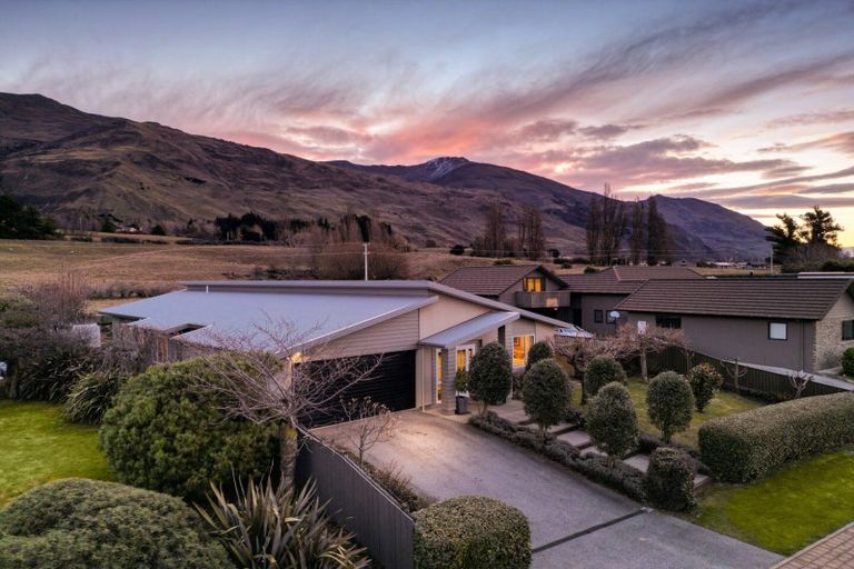 Photo of property in 50 Kelliher Drive, Wanaka, 9305